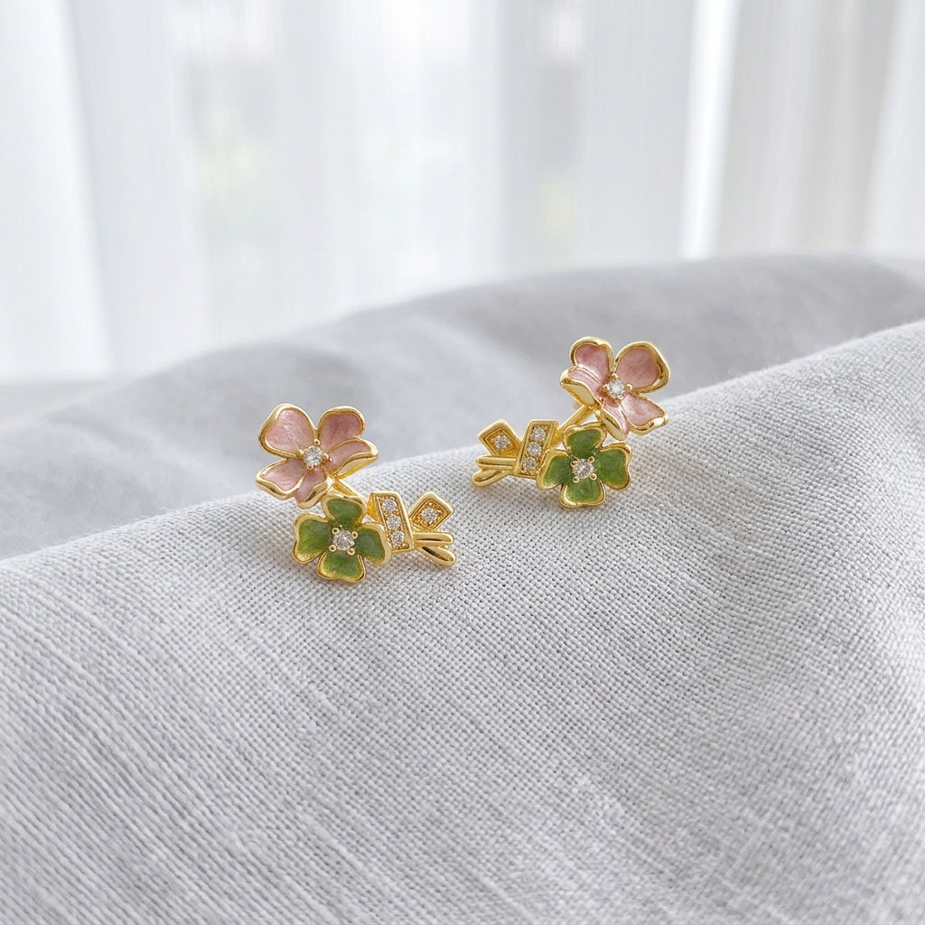 Posy - Boucles d'oreilles puces à fleurs en émail plaqué or 18 carats