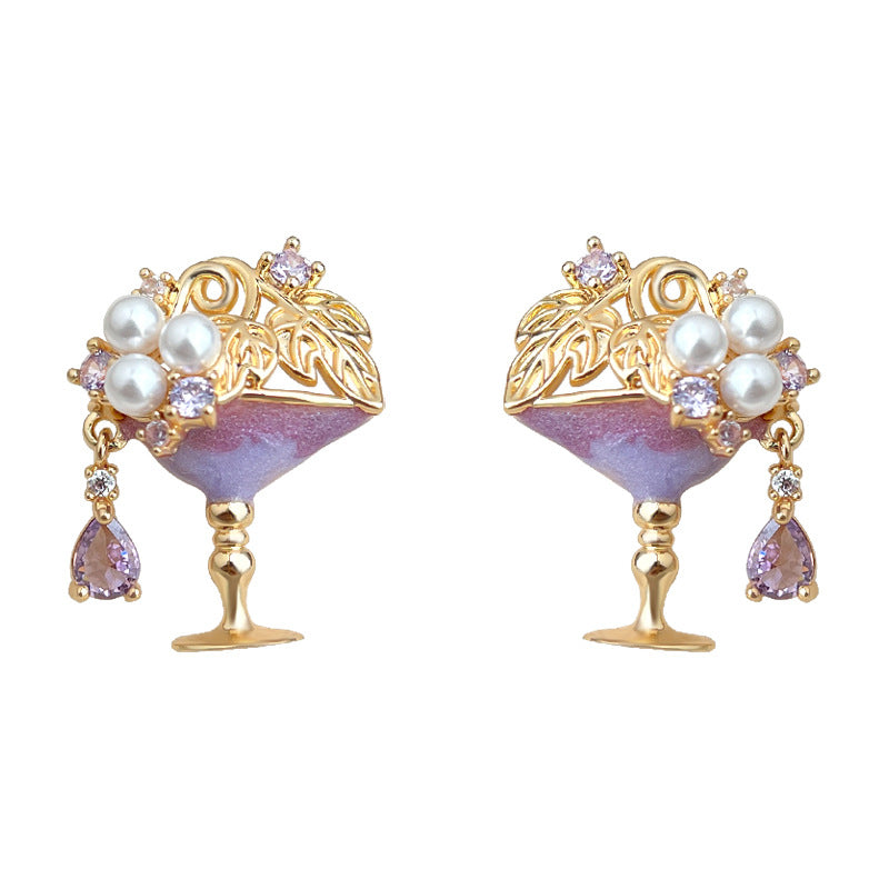Boucles d'oreilles puces « Evening Toast » en émail plaqué or 14 carats avec perle en forme de verre à vin