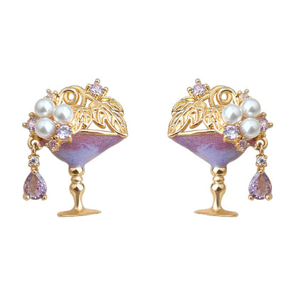 Boucles d'oreilles puces « Evening Toast » en émail plaqué or 14 carats avec perle en forme de verre à vin