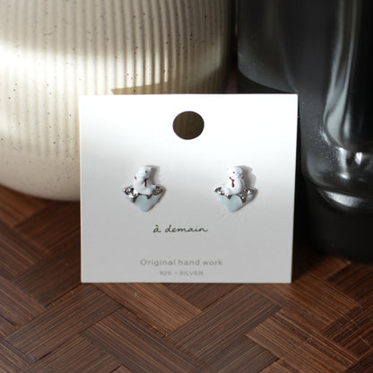 Tender North - Boucles d'oreilles à clou ours polaire en émail plaqué or 14K